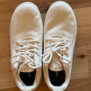 Like new Allbirds wool runners in natural white - size 8
